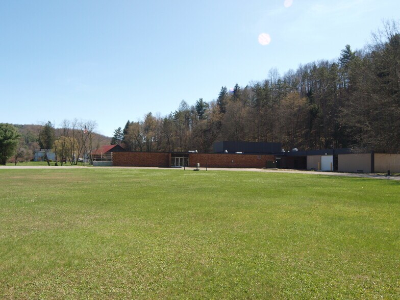 More Photos Of 201 Hoovertown Rd, Penfield Flex For Sale
