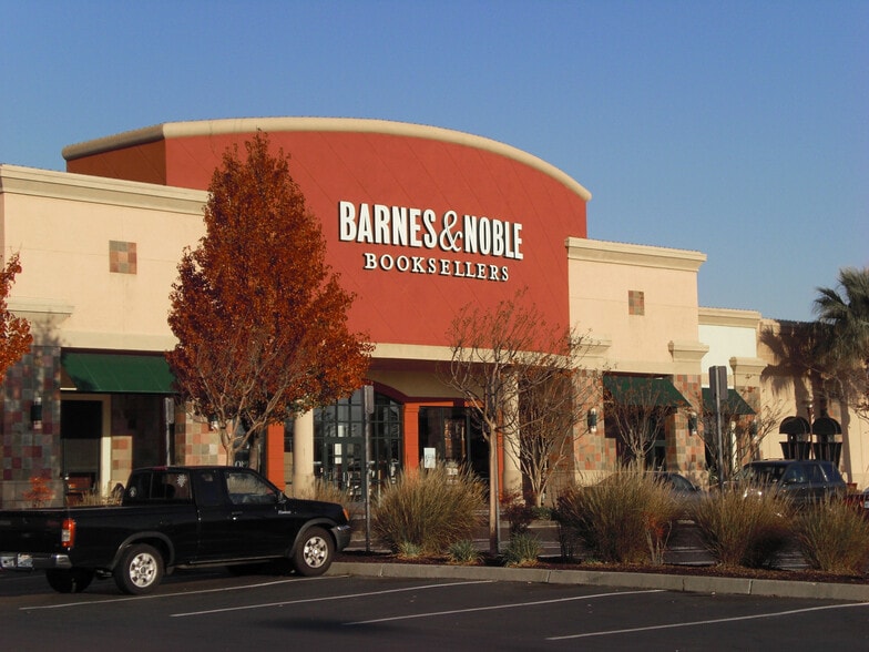 More Photos Of 1570-1650 Gateway Blvd, Fairfield Unknown For Lease