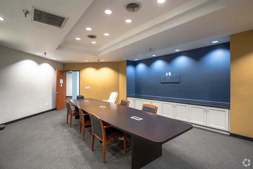 More Photos Of 10600 Corporate Dr, Stafford Warehouse For Lease