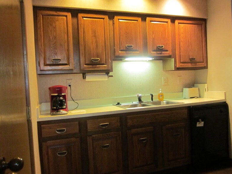 More Photos Of 7056 Corporate Way, Dayton Office For Lease