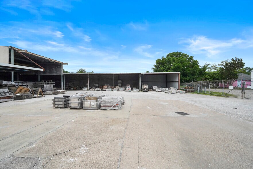 More Photos Of 6302 Saint Augustine St, Houston Manufacturing For Lease