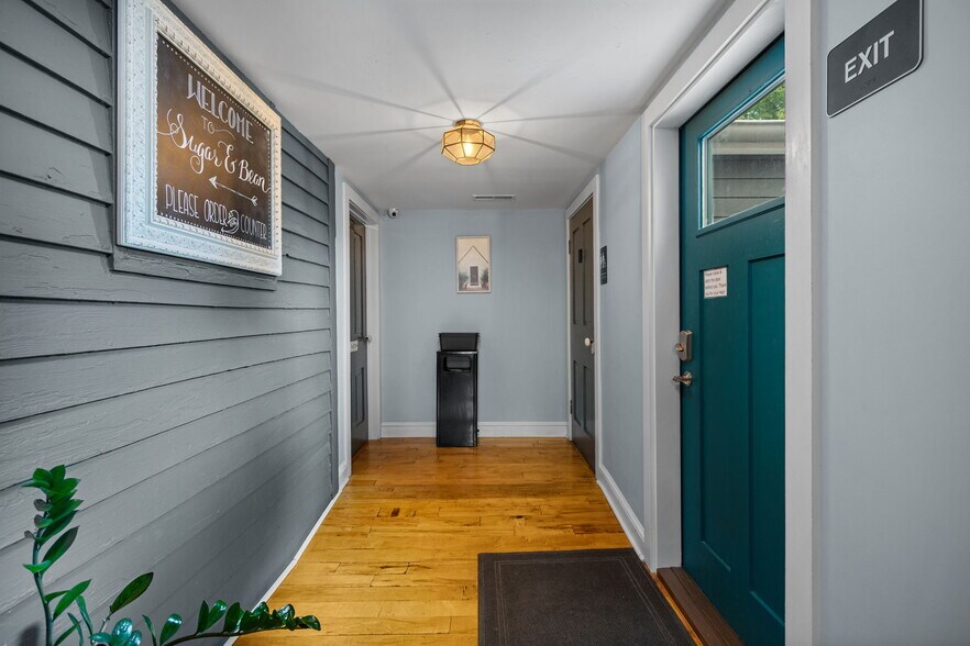 More Photos Of 318 N Main St, Bridgewater Freestanding For Sale