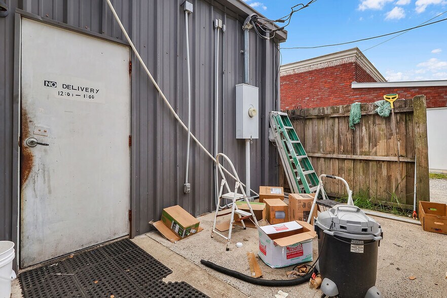 More Photos Of 40 Butler St, Midway Specialty For Sale