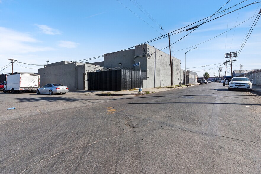 Primary Photo Of 3501 Emery St, Los Angeles Manufacturing For Sale