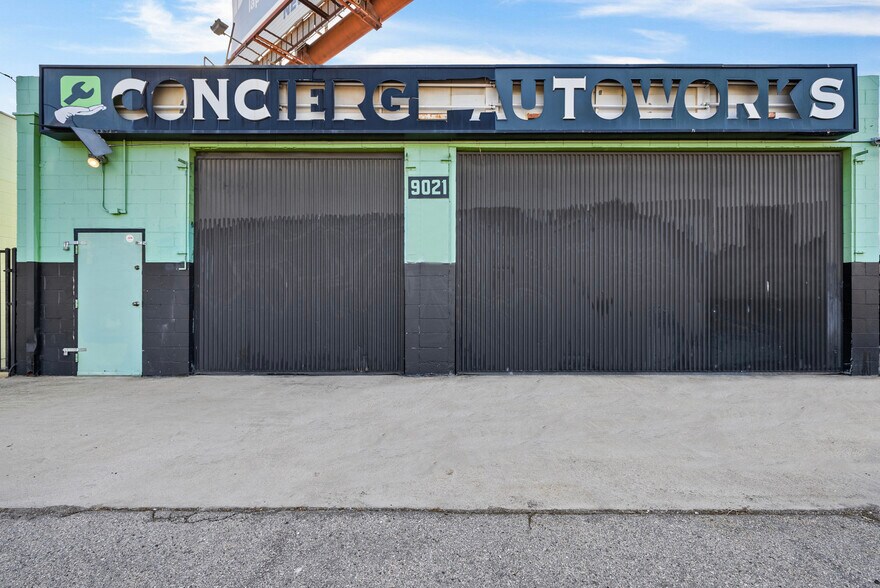 More Photos Of 9021 De Soto Ave, Canoga Park Auto Repair For Lease