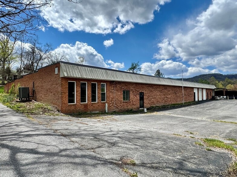 More Photos Of 868 State Route 3 and 12, Hinton Flex For Sale