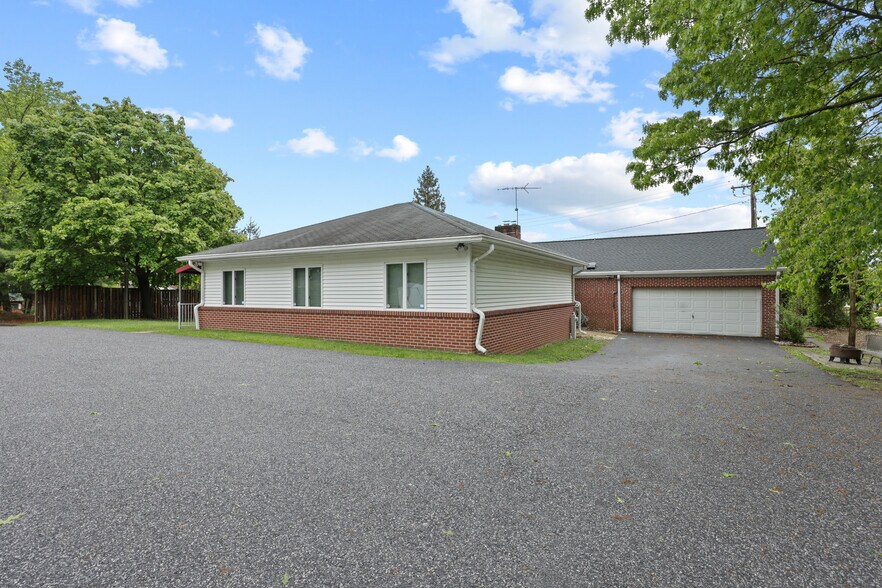 More Photos Of 3904 E Joppa Rd, Nottingham Flex For Sale