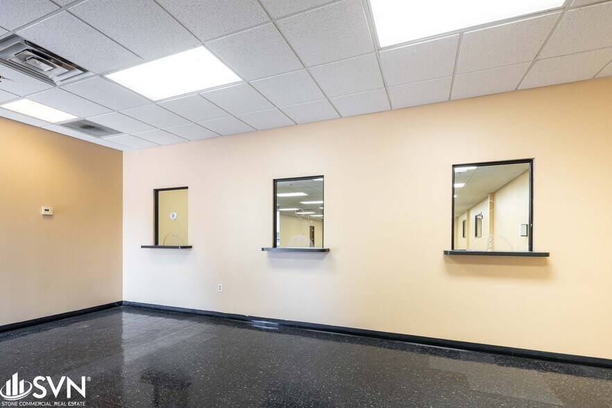 More Photos Of 440 Greendale Rd, Lexington Warehouse For Lease