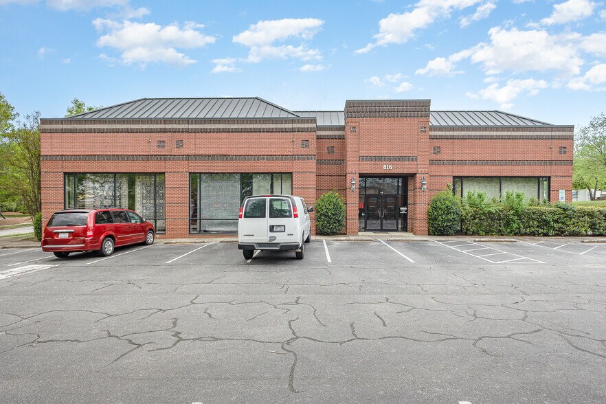 More Photos Of 816 Springfield Commons Dr, Raleigh Freestanding For Lease