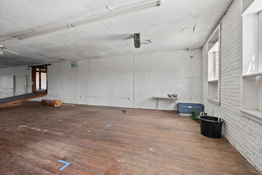 More Photos Of 1850 Church St, Appomattox Bar For Sale