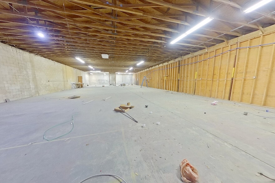 More Photos Of 2800 N P St, Pensacola Warehouse For Lease