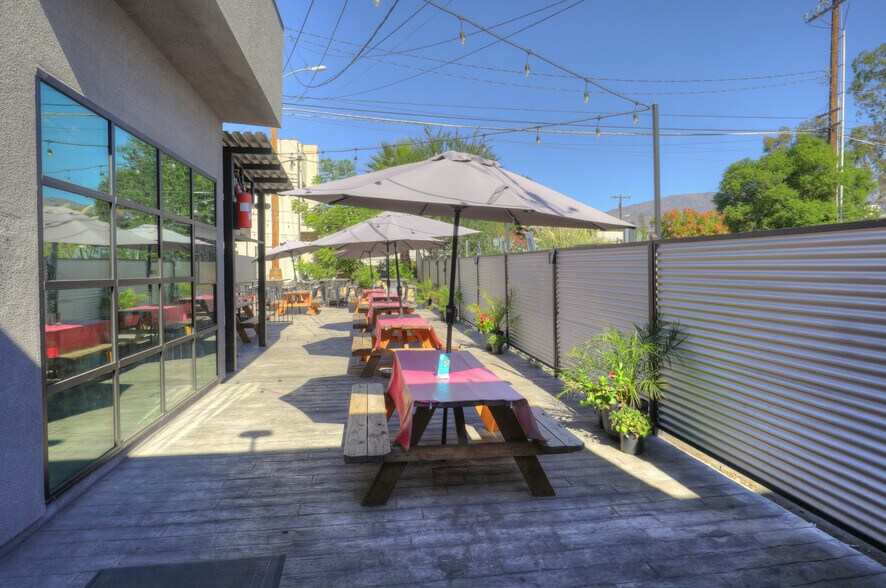 More Photos Of 817 E Main St, Santa Paula Storefront For Sale