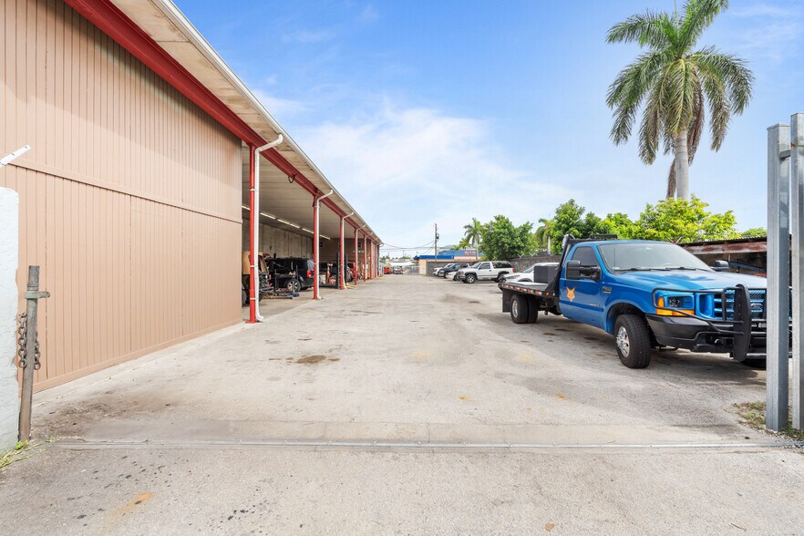 More Photos Of 105 NE 1st Rd, Homestead Industrial For Sale