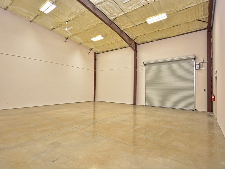 More Photos Of 12112 Anderson Mill Rd, Austin Warehouse For Lease