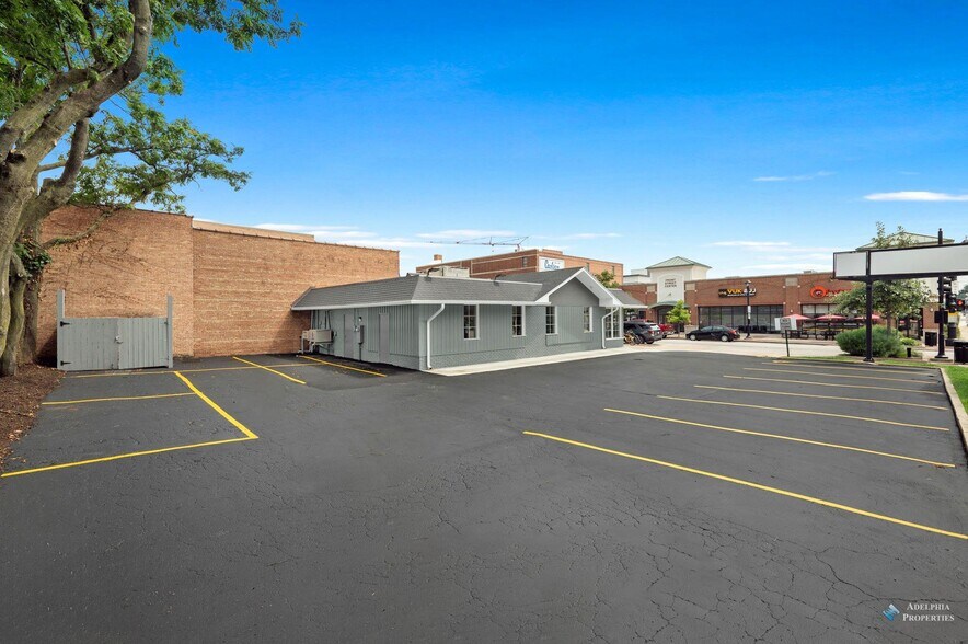 More Photos Of 325 W Front St, Wheaton Restaurant For Lease