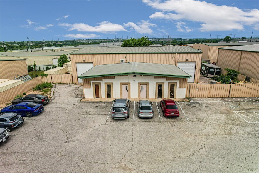 More Photos Of 2411 Patterson Industrial Dr, Pflugerville Warehouse For Lease