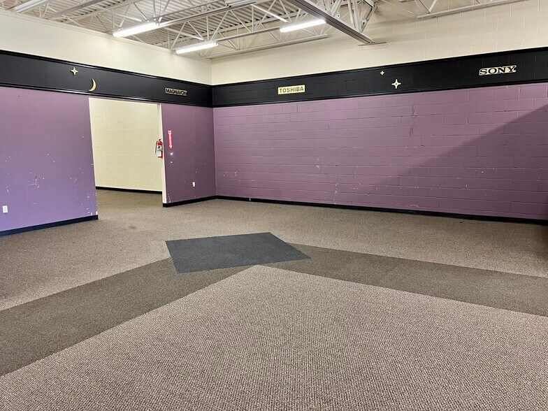 More Photos Of 2850 N Market St, Shreveport General Retail For Sale