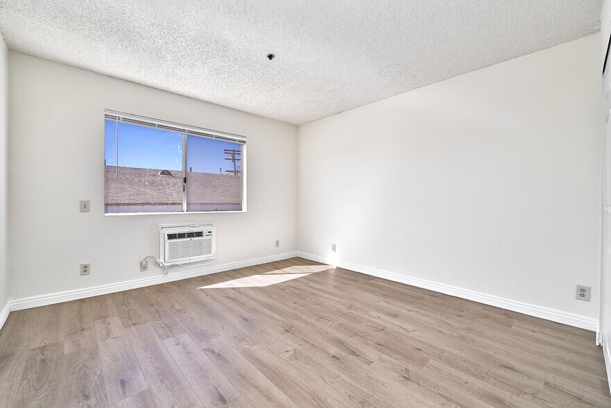 More Photos Of 209 S Alexandria Ave, Los Angeles Apartments For Sale