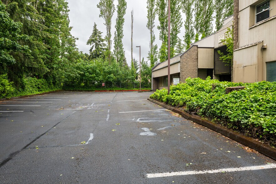 More Photos Of 2709-2811 Bridgeport Way, Tacoma Unknown For Lease