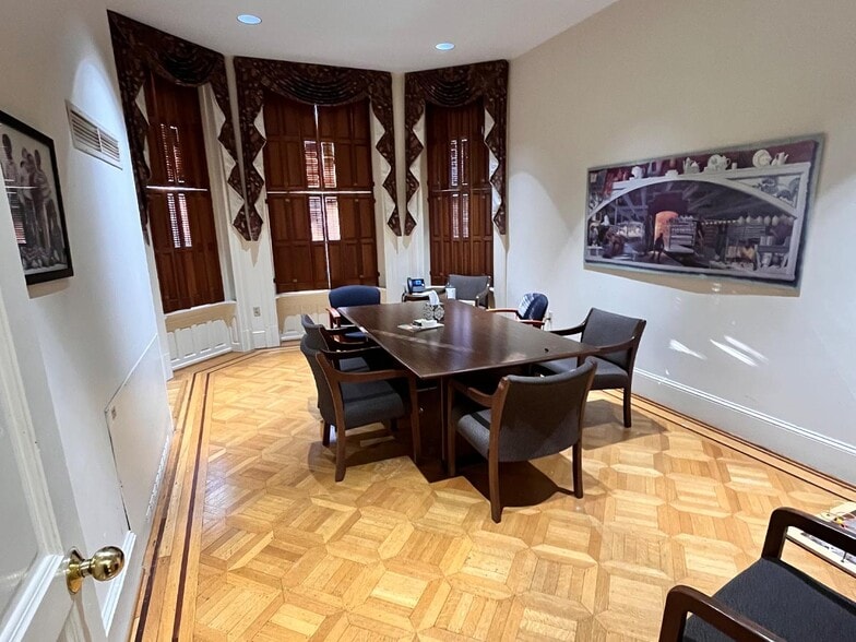 More Photos Of 141 E Market St, York Medical For Sale