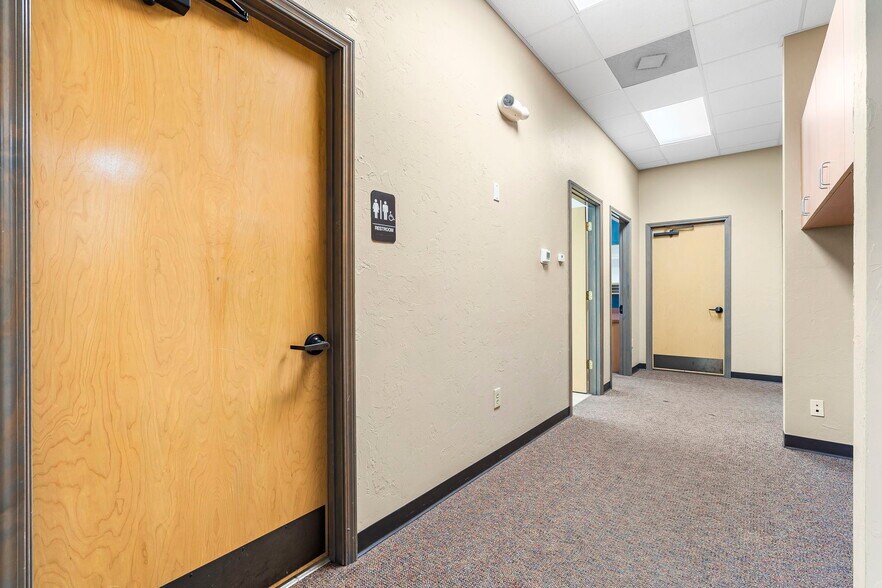 More Photos Of 215 N Grant Ave, Springfield Office For Lease