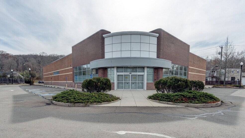 More Photos Of 85 Middletown Ave, North Haven Drugstore For Sale