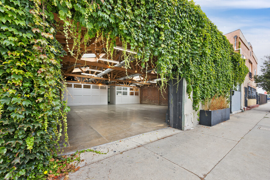 Primary Photo Of 3921 W Jefferson Blvd, Los Angeles Warehouse For Lease