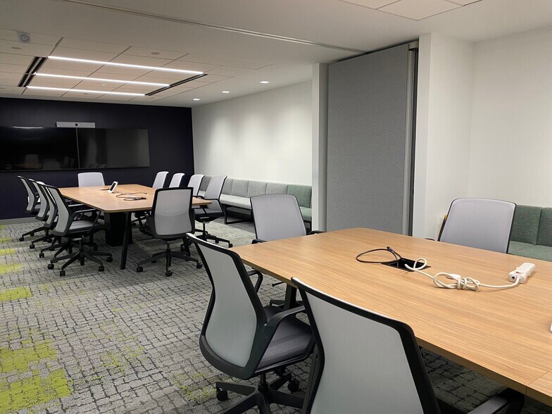 More Photos Of 1 Northeastern Blvd, Salem Office For Lease