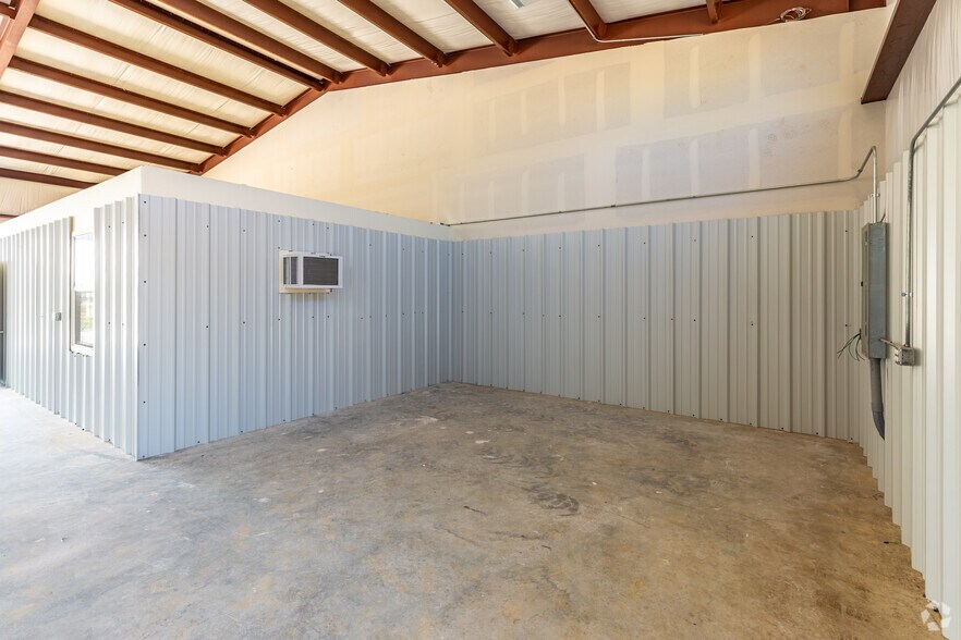 More Photos Of 3912 Williamson Rd, Crowley Unknown For Lease