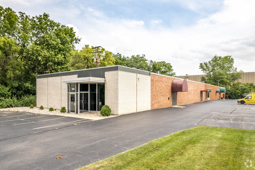 More Photos Of 1945 Southtown Blvd, Dayton Light Distribution For Lease