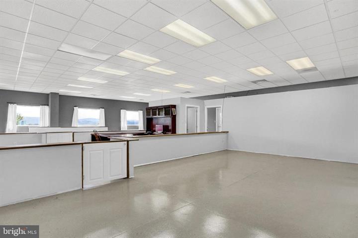 More Photos Of 57 W Shortcut Rd, Newport Showroom For Sale