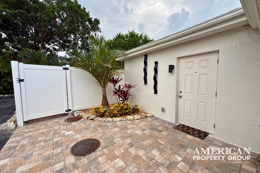 More Photos Of 1670 Stickney Point Rd, Sarasota Office For Sale