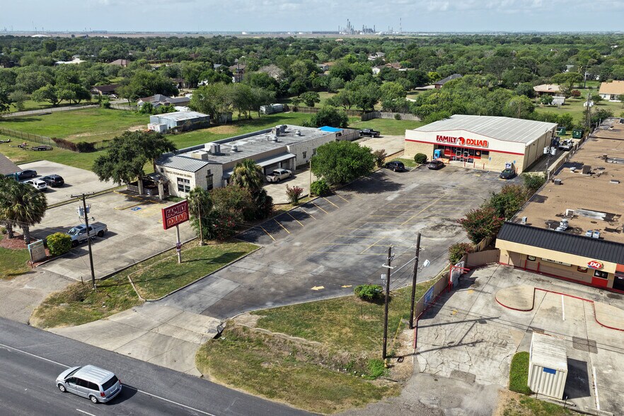 More Photos Of 11033 Leopard St, Corpus Christi Freestanding For Sale