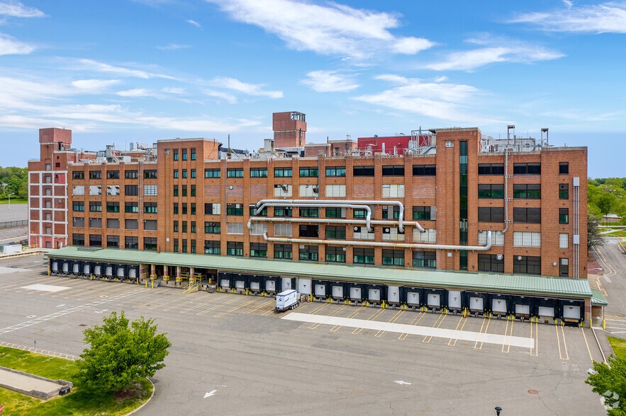 More Photos Of 401 N Middletown Rd, Pearl River Unknown For Lease