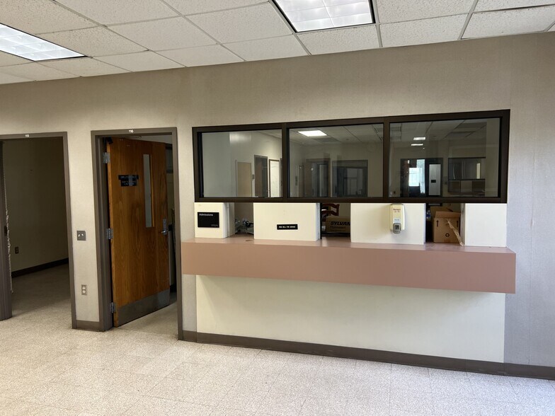 More Photos Of 120 Woodlands Blvd, Thomasville Office For Lease