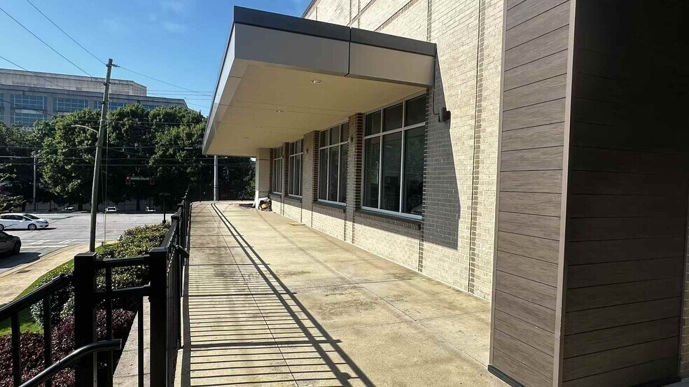 More Photos Of 2390 Chamblee Tucker Rd, Chamblee General Retail For Lease