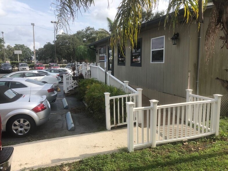 More Photos Of 13518 N Florida Ave, Tampa Auto Dealership For Sale