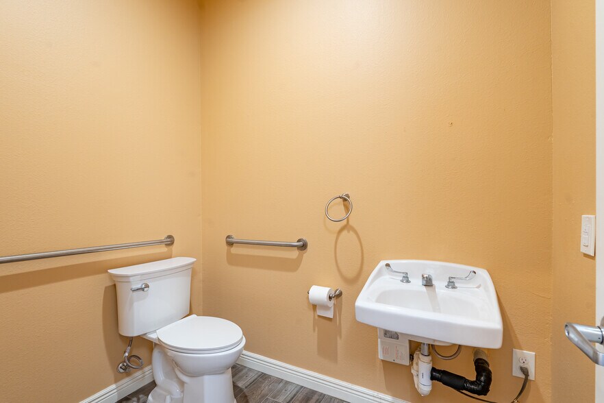 More Photos Of 4714 Riverstone Blvd, Missouri City Medical For Sale