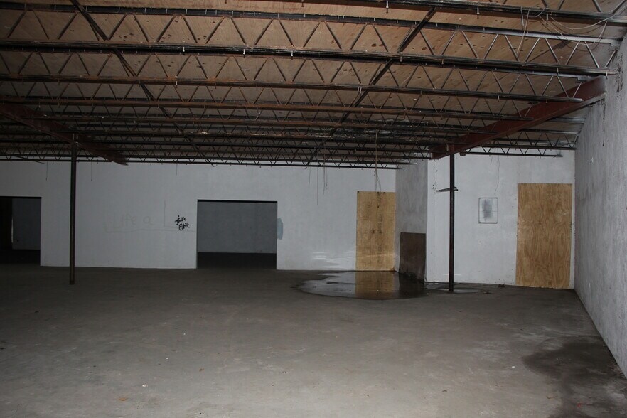 More Photos Of , North Fort Myers General Retail For Sale