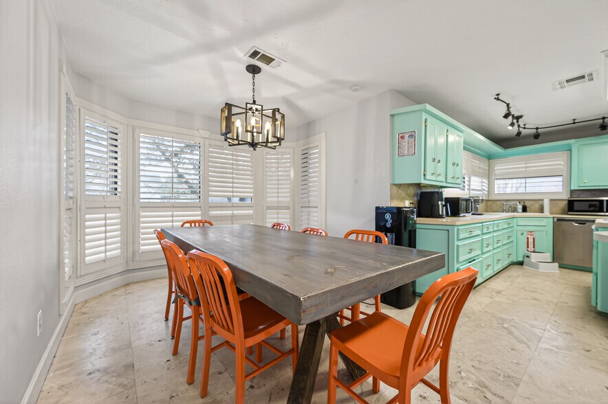 More Photos Of 8911 West Ln, Magnolia Office For Sale