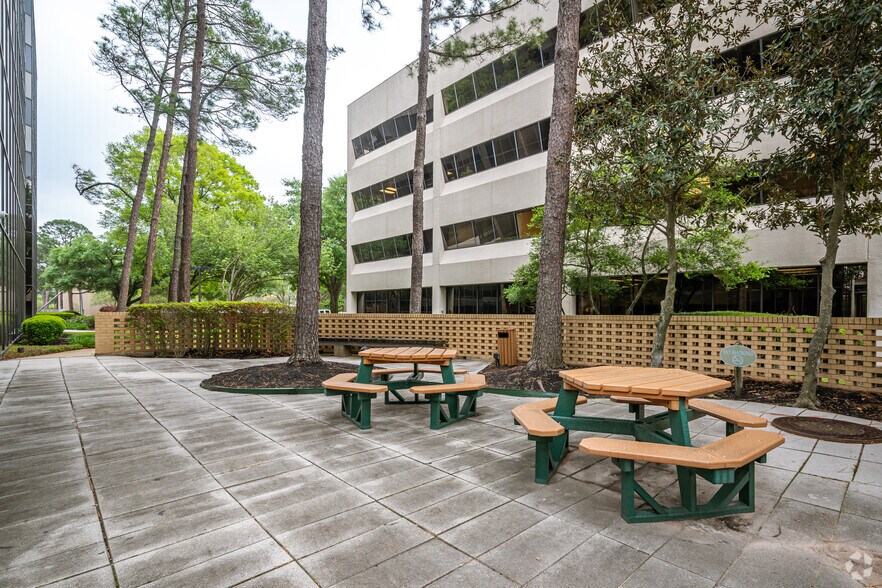 More Photos Of 750 Bering Dr, Houston Office For Lease