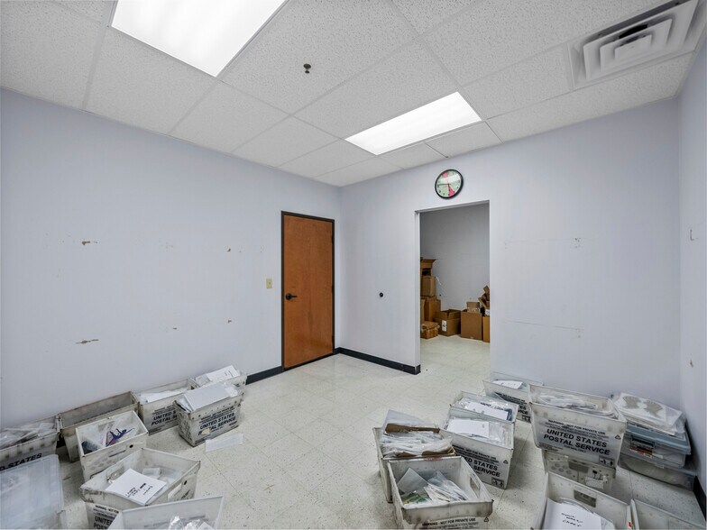 More Photos Of 10 Regency Dr, Wylie Light Distribution For Lease