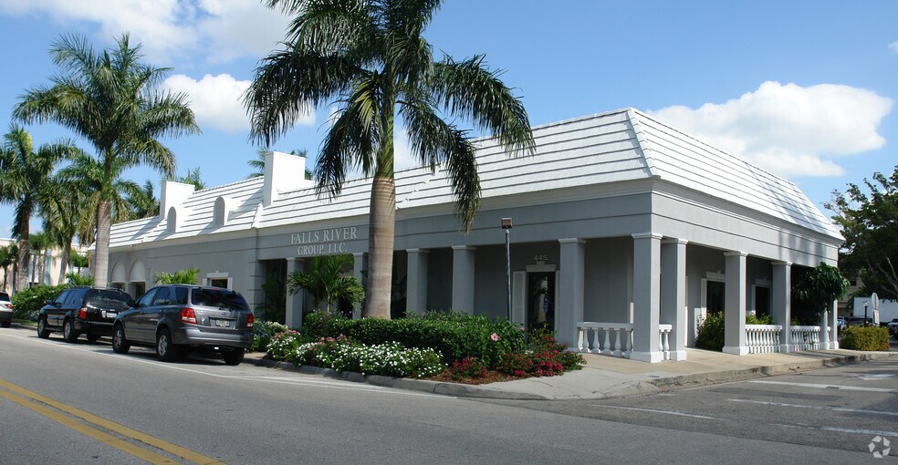 More Photos Of 405-445 8th St S, Naples Bank For Lease