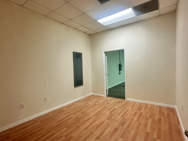 More Photos Of 3876 Bengert St, Orlando Warehouse For Lease