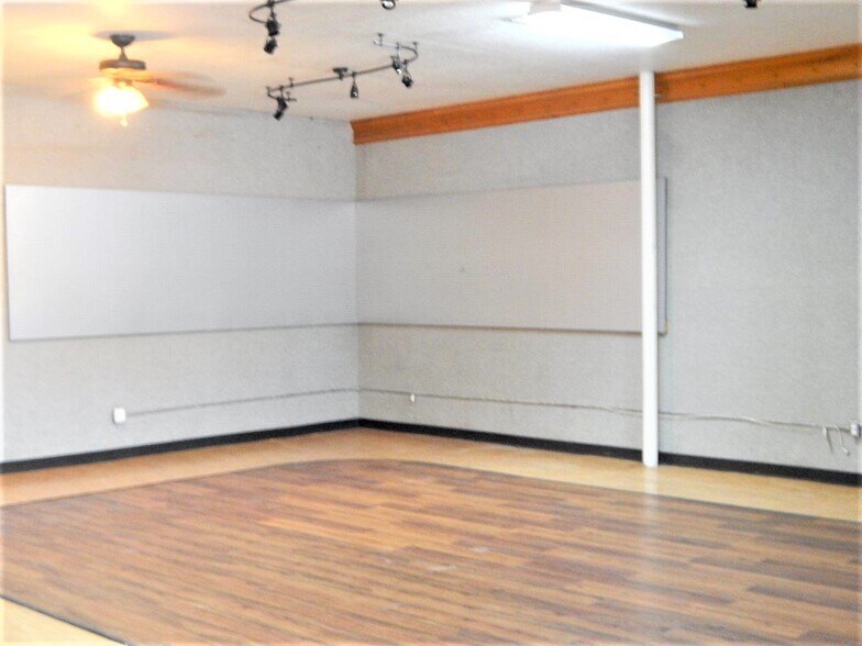 More Photos Of 3700 N Stewart Rd, Mission Warehouse For Lease