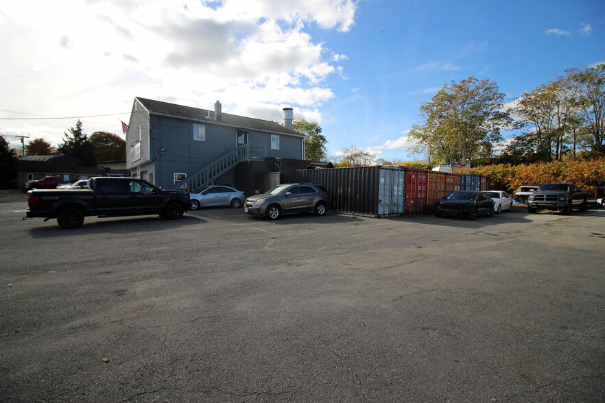 More Photos Of 5 Mill St N, Marlborough Flex For Lease