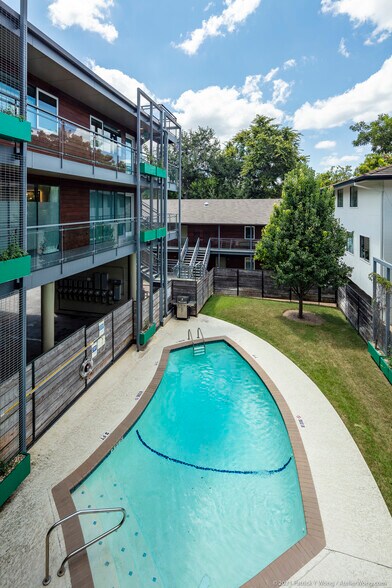 More Photos Of 904 West Ave, Austin Office Residential For Lease