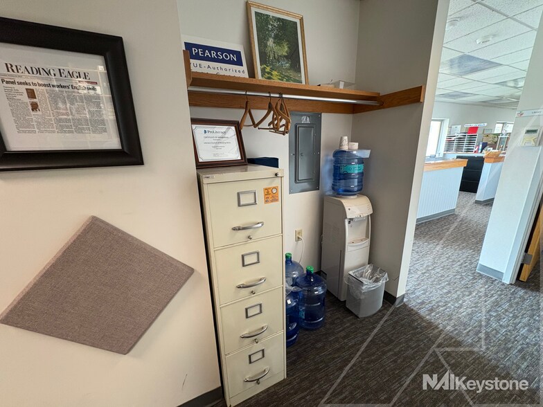 More Photos Of 35 S Dwight St, West Lawn Office For Lease