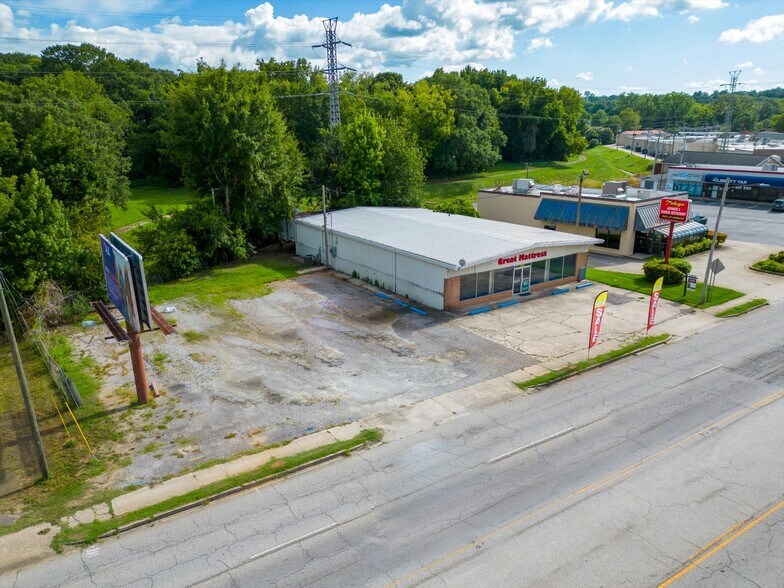 More Photos Of 203 Hillcrest Dr, Laurens Storefront Retail Office For Lease