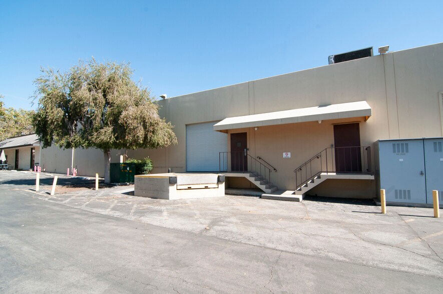More Photos Of 540 W Woodbury Rd, Altadena Office For Lease